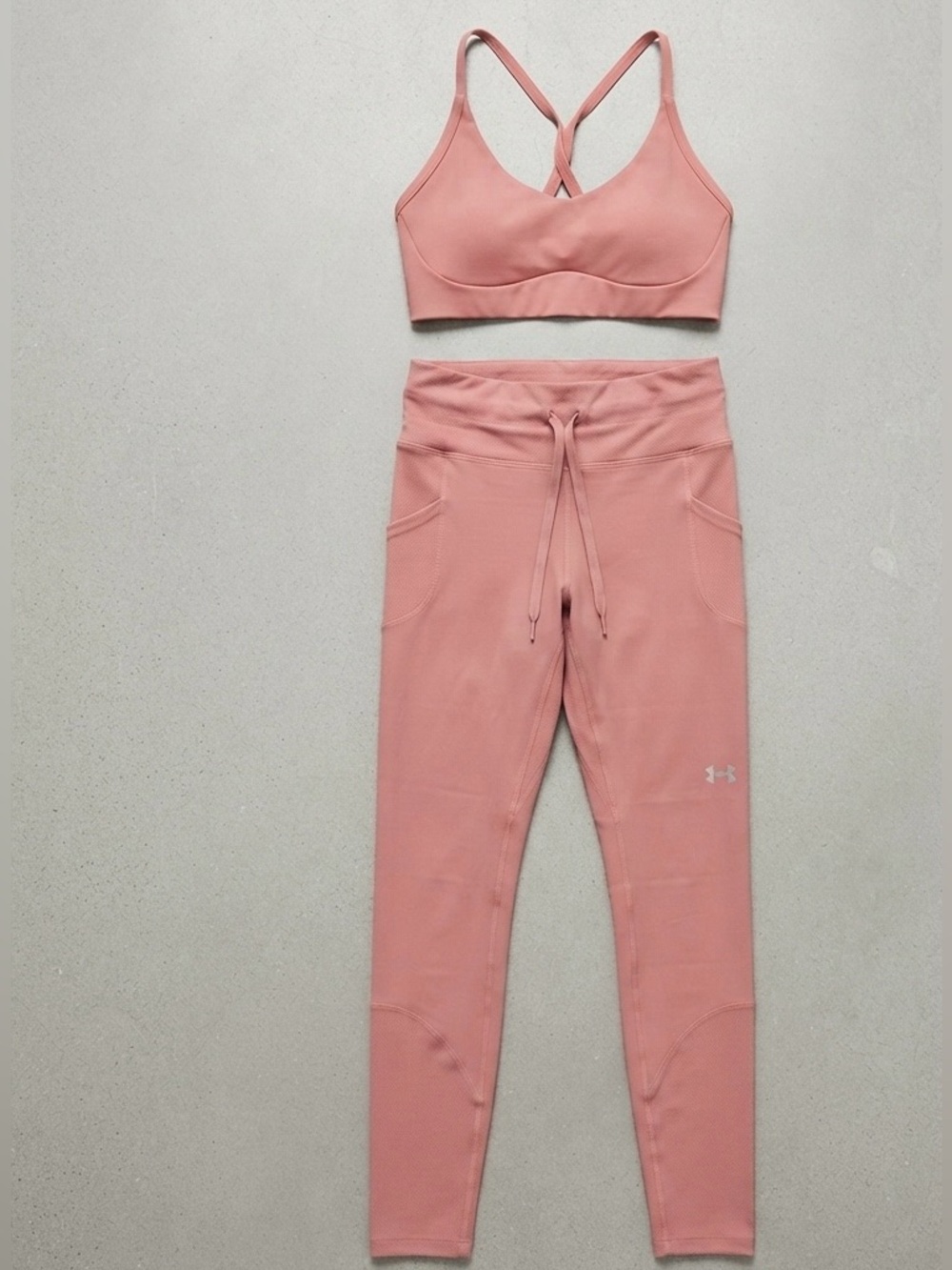 Under Armour Women’s - terracotta red/pink Performance Leggings and sportsbra